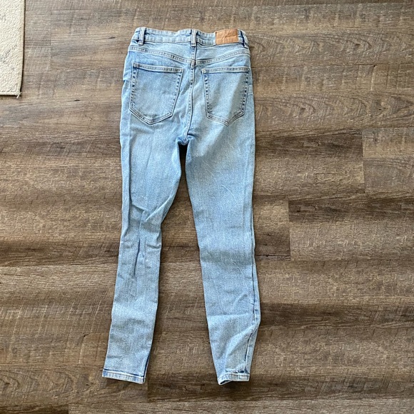 Zara light wash jeans - Picture 2 of 3